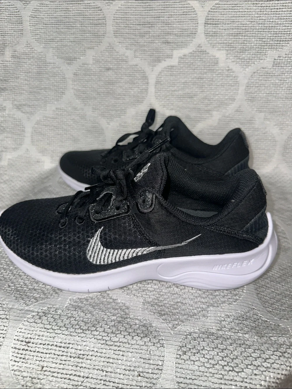 Nike Flex Experience Run 11 Black White Silver Running Shoes Women's Size 7.5 - Picture 5 of 8